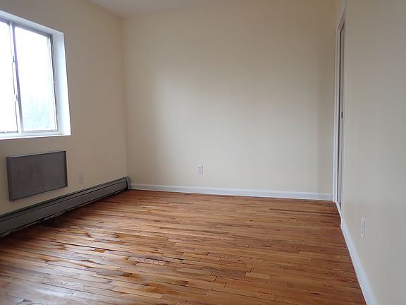 3rd image of 13 Gunther Pl #3