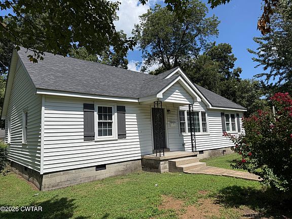 2nd image of 636 Foster St