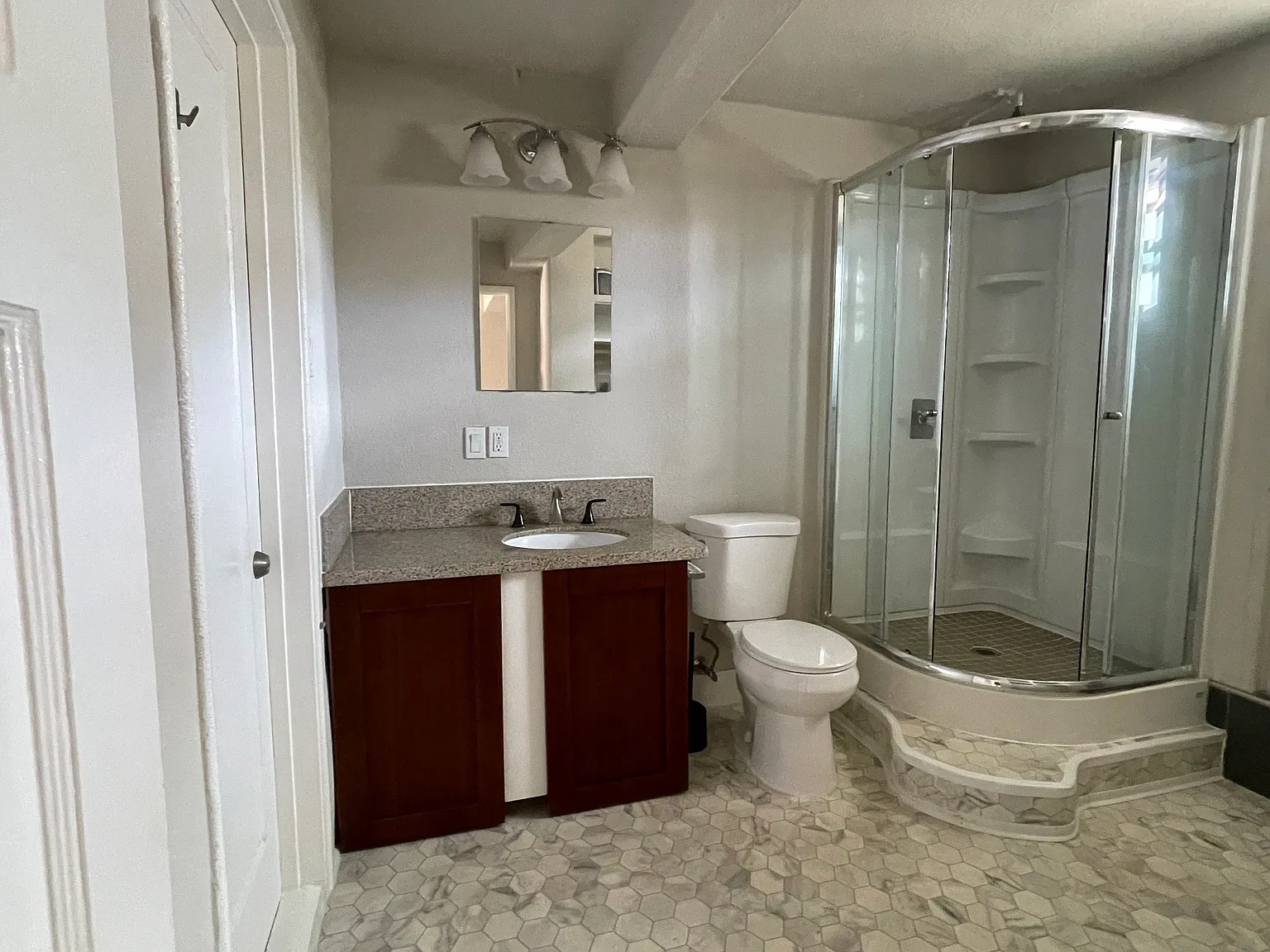 4400 N Lakewood Blvd — Photo 2