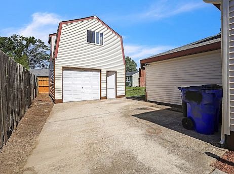 4th image of 8411 Capeview Ave