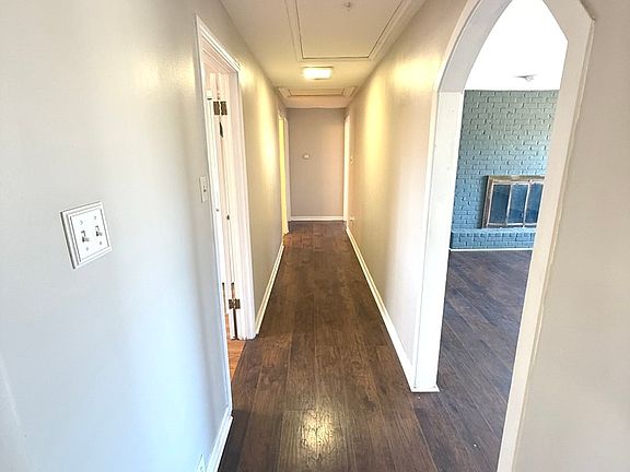 4th image of 8412 Meadowbrook Dr