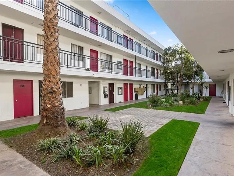 800 Linden Ave in Long Beach — Photo 30