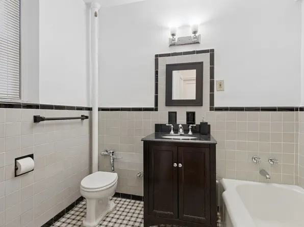 69-40 Yellowstone Boulevard image 12 of 13