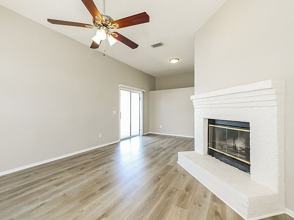 5th image of 605 Staffordshire Dr E