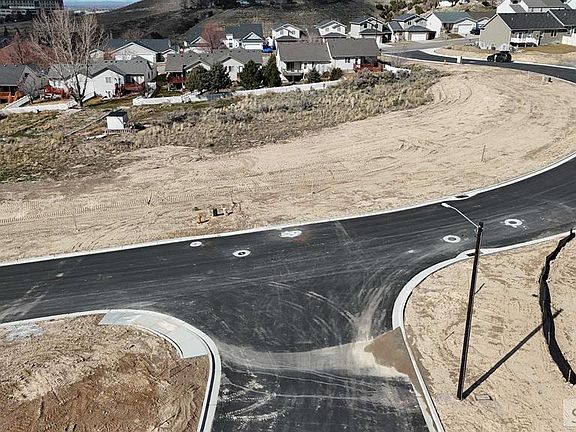 3rd image of 21 Falcon Ridge Dr