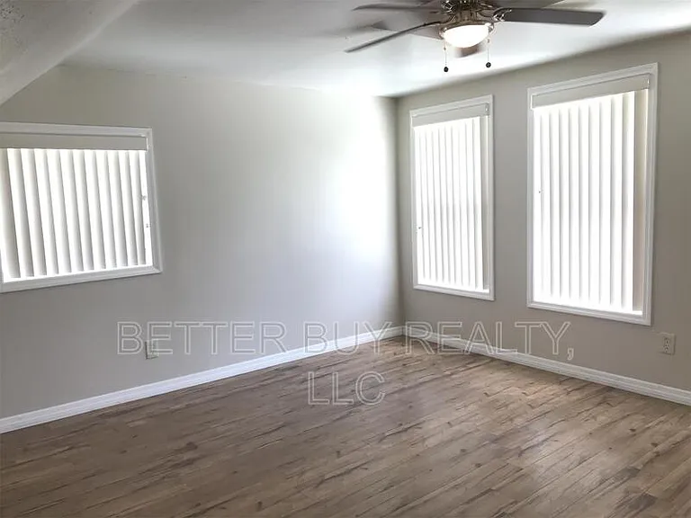 300 N Church St #B — Photo 11