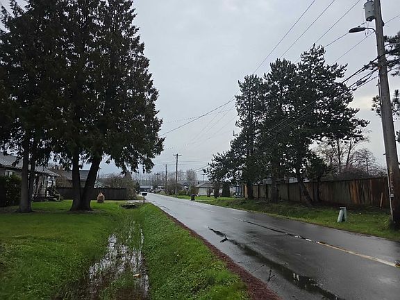 5th image of 5712 15th St E