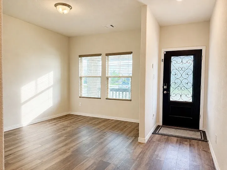 4 bed, 2886 sqft, $3,100 — Photo 3