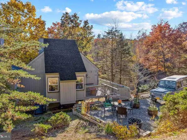 309 King St #B, Basye, VA 22810