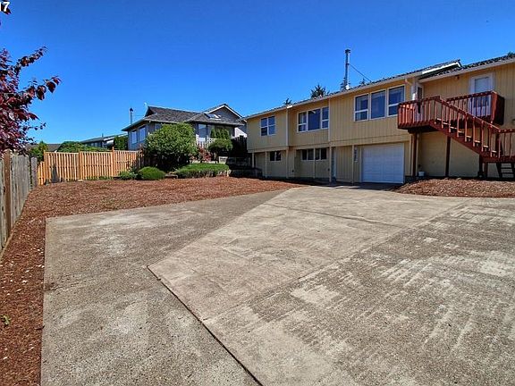 2nd image of 1085 NE 7th Dr