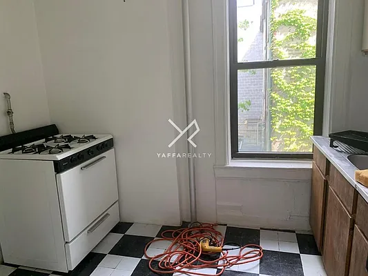 Rented by Yaffa Realty LLC | media 9