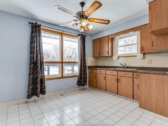 5th image of 843 Elinor St