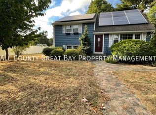 171 Cedar Dr, Bay Shore, NY 11706