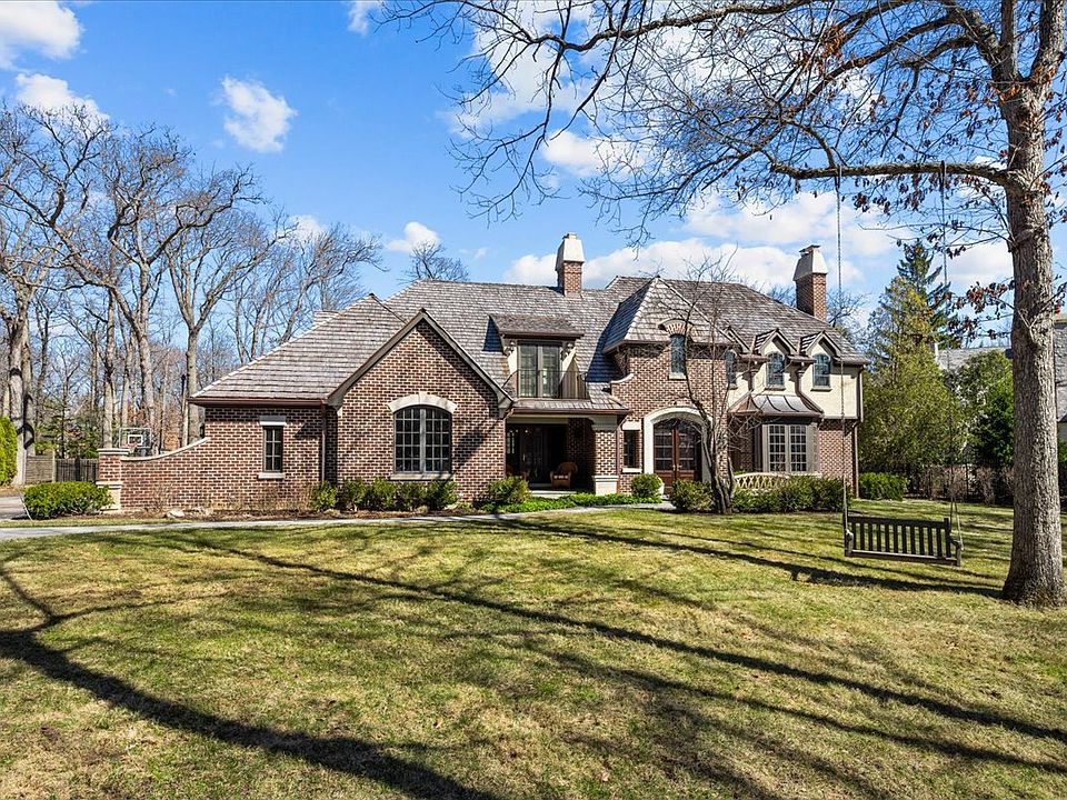 1st image of 936 E Ringwood Rd N