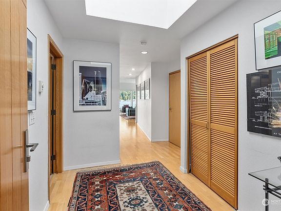 4th image of 400 Harborview Drive SE #232