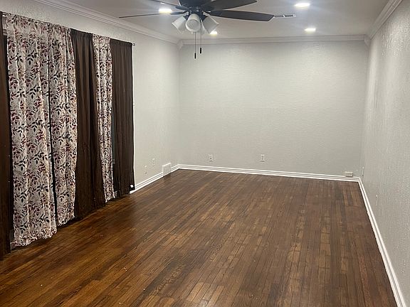 3rd image of 518 Carol Ct
