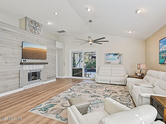 2nd image of 1328 BARRINGTON Circle