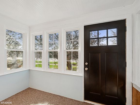 3rd image of 238 W Burlington Ave