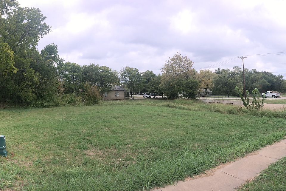 1st image of 623 E Boydstun Ave