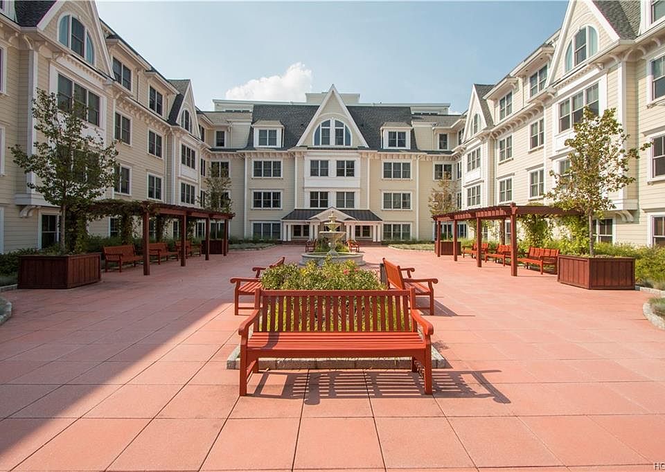 1st image of 225 Stanley Ave #222