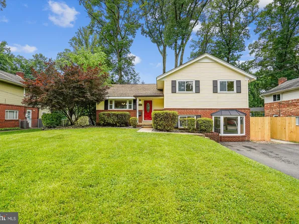 10831 Woodland Dr, Fairfax, VA 22030