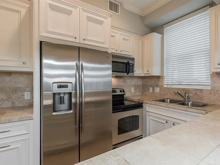 2701 Helena St #401 — Photo 9