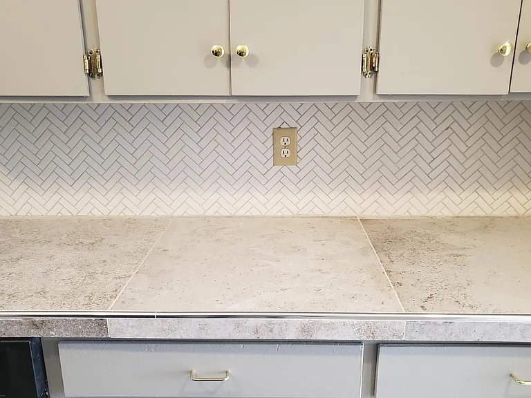 Porcelain Backsplash and Countertops