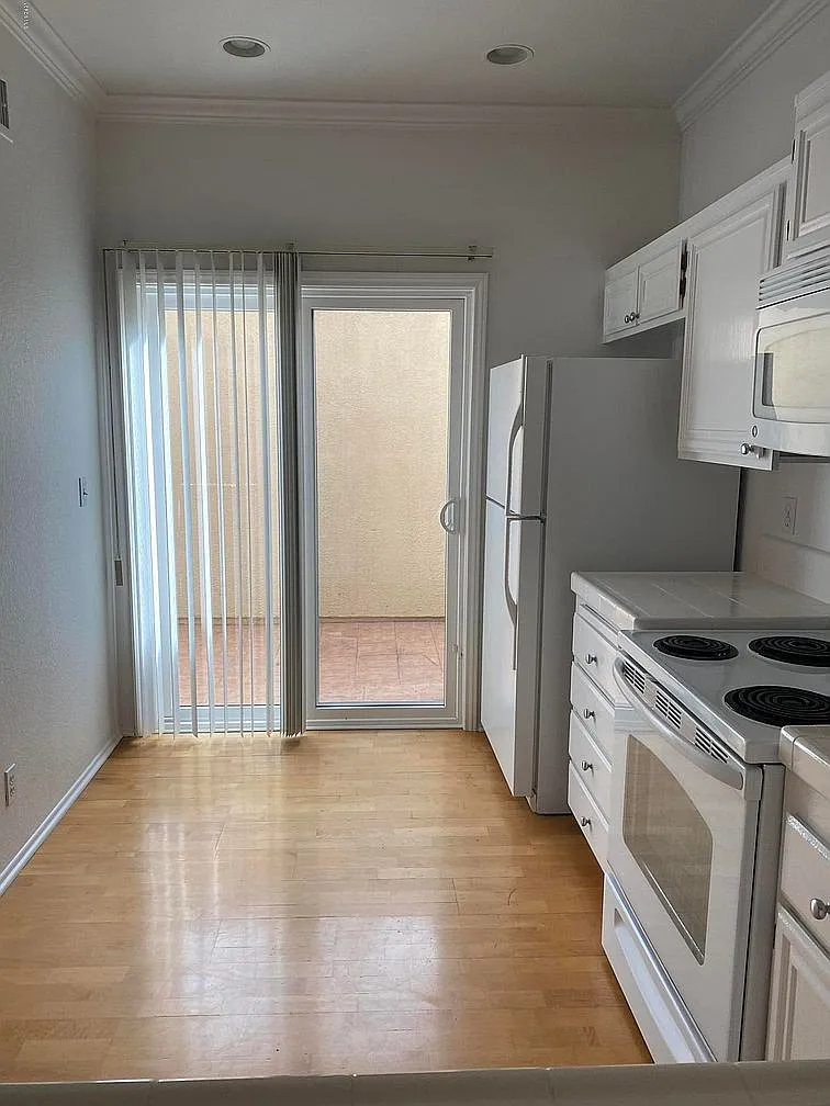 2 bed, 1204 sqft, $4,295 — Photo 4