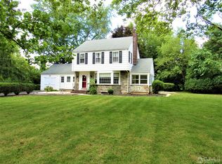 6 Edgebrook Rd, New Brunswick, NJ 08901