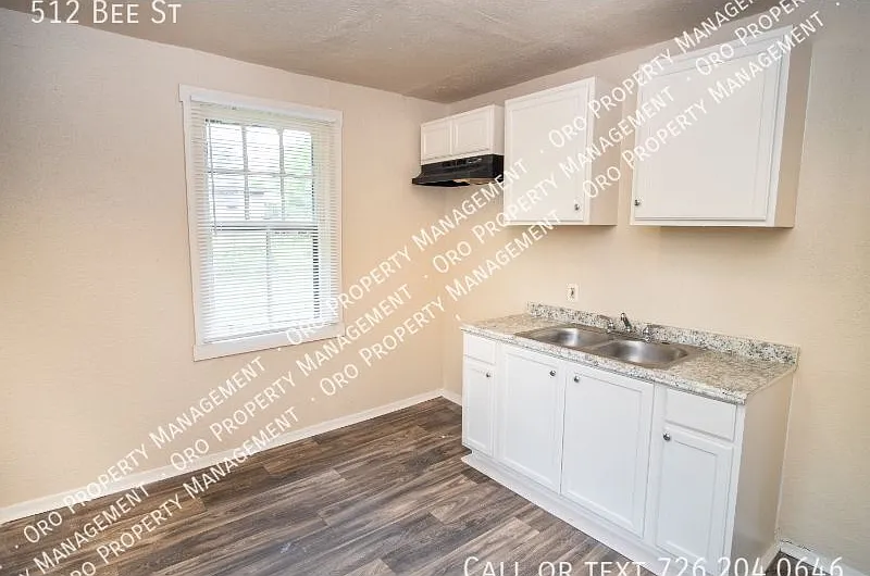 512 Bee St — Photo 4