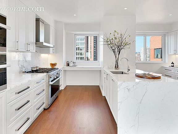 2nd image of 200 E 94th St Unit Penthouse S