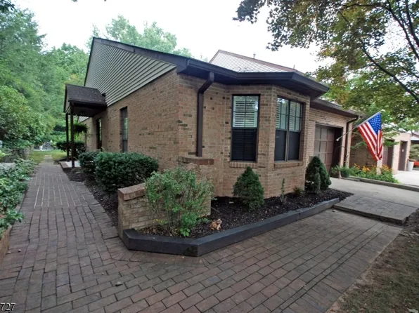 8 Amy Ct, Lebanon Boro, NJ 08833