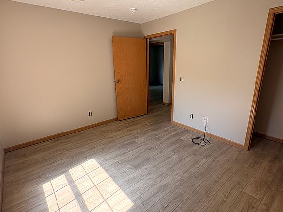 5th image of 135 Edison St