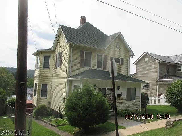 2010 Lovell Ave photo 1