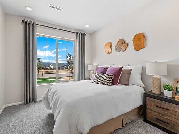 Second bedroom, perfect for guests or home office.