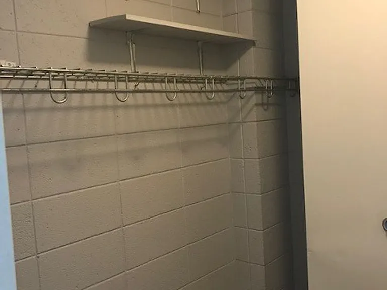 Apartment off 28th and Clyde Park Available — Photo 26