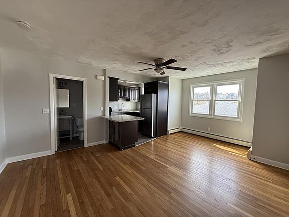 2nd image of 39 Beacon St