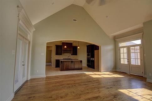 5th image of 121 Autumnbrook Dr