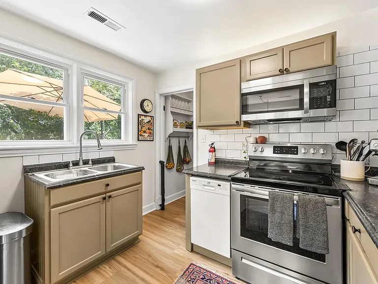 1415 Cherry Ave — Photo 15