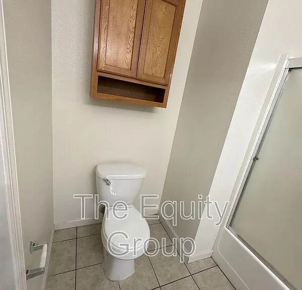 1319 S Crowe St #D — Photo 10