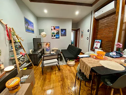 Rented by Safdie Realty Group | media 12