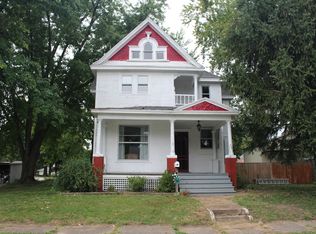 421 S Monroe St, Clinton, IL 61727