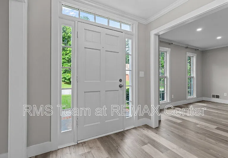 773 Huntington Way NW — Photo 2