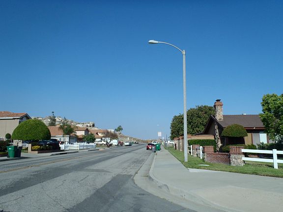 4th image of 25991 Brodiaea Ave
