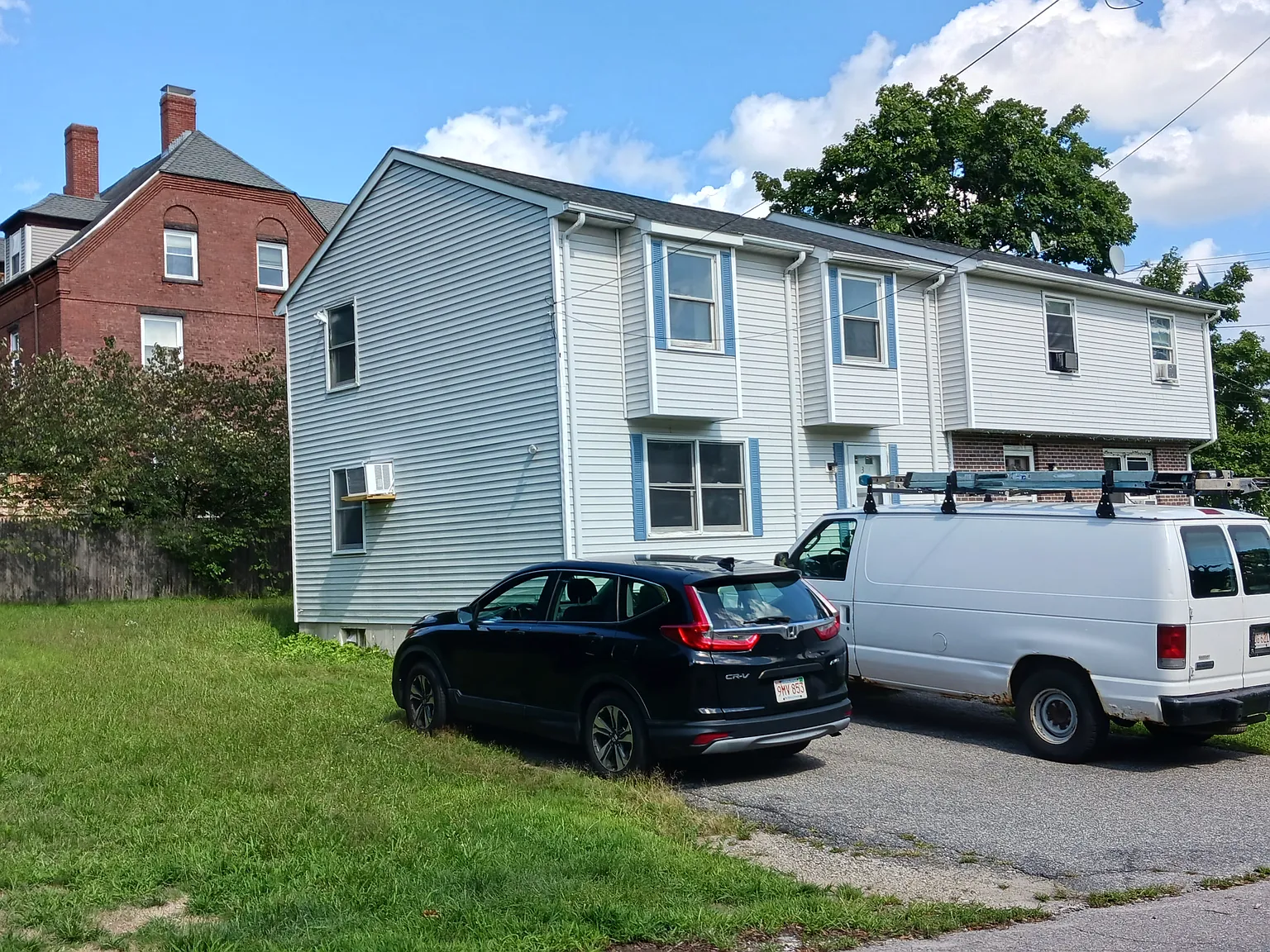 3 bed, 1250 sqft, $2,400 — Photo 3