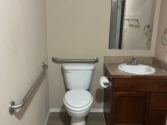 5th image of 106-223 Lakeview Ct #221