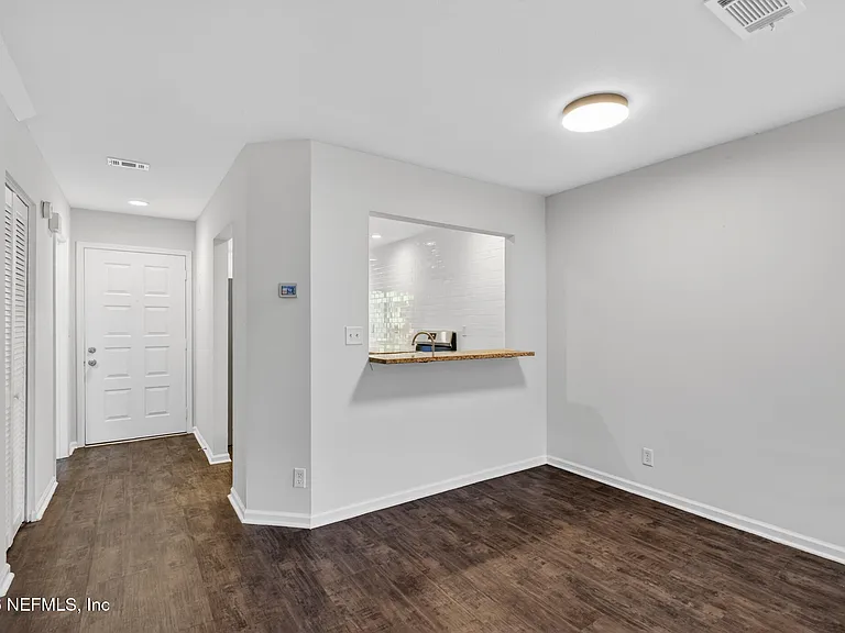 7701 Baymeadows Cir W #1052 — Photo 16