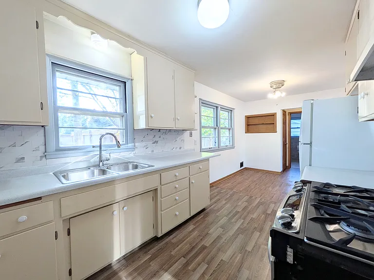 4227 Xenia Ave N — Photo 2