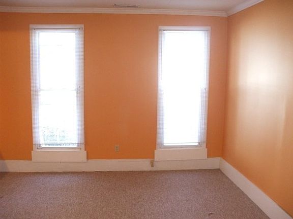 4th image of 223 Woodford Ave