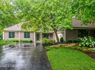 980 Pinecrest Dr, Sugar Grove, IL 60554